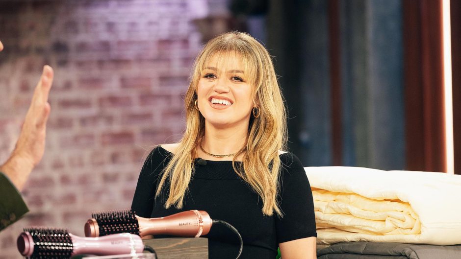 Kelly Clarkson Debuts Bangs While Showing Off Weight Loss in Black and Gold Dress on Talk Show