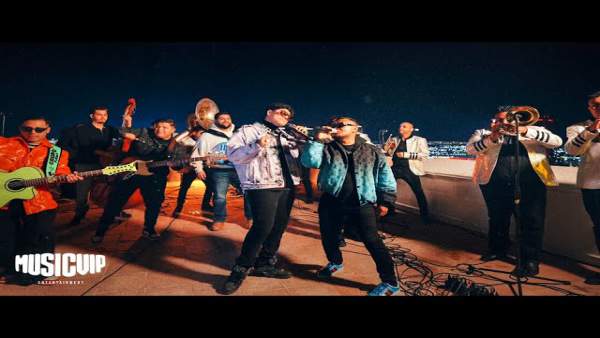 Alfombra Roja Lyrics – Grupo Firme