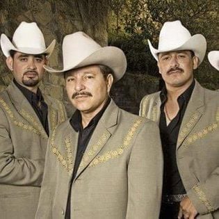 Los Invasores de Nuevo Leon – Laurita Garza Lyrics